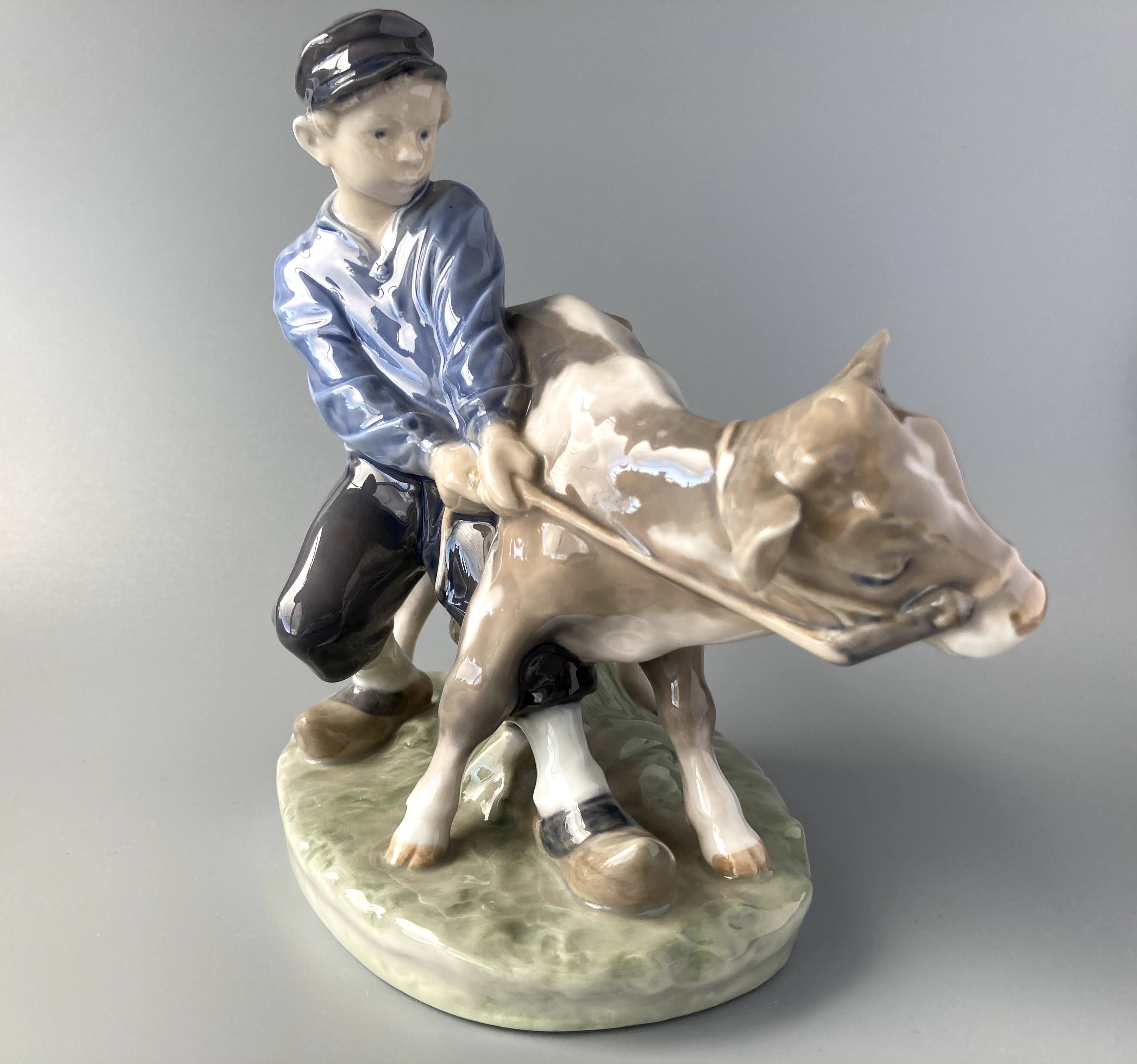 ロイヤルコペンハーゲン フィギュリン 「Boy with calf」牛飼い ロイヤルコペンハーゲン フィギュリン 「Boy with calf」牛飼い