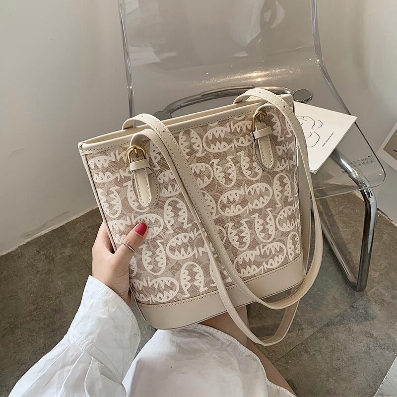 大容量バケットバッグ女性バッグ2020人気の新しい新しいトレンディなファッションレトロネット赤ワンショルダーハンドバッグ大きなバッグ Tiancai_Wing_Bag1107671