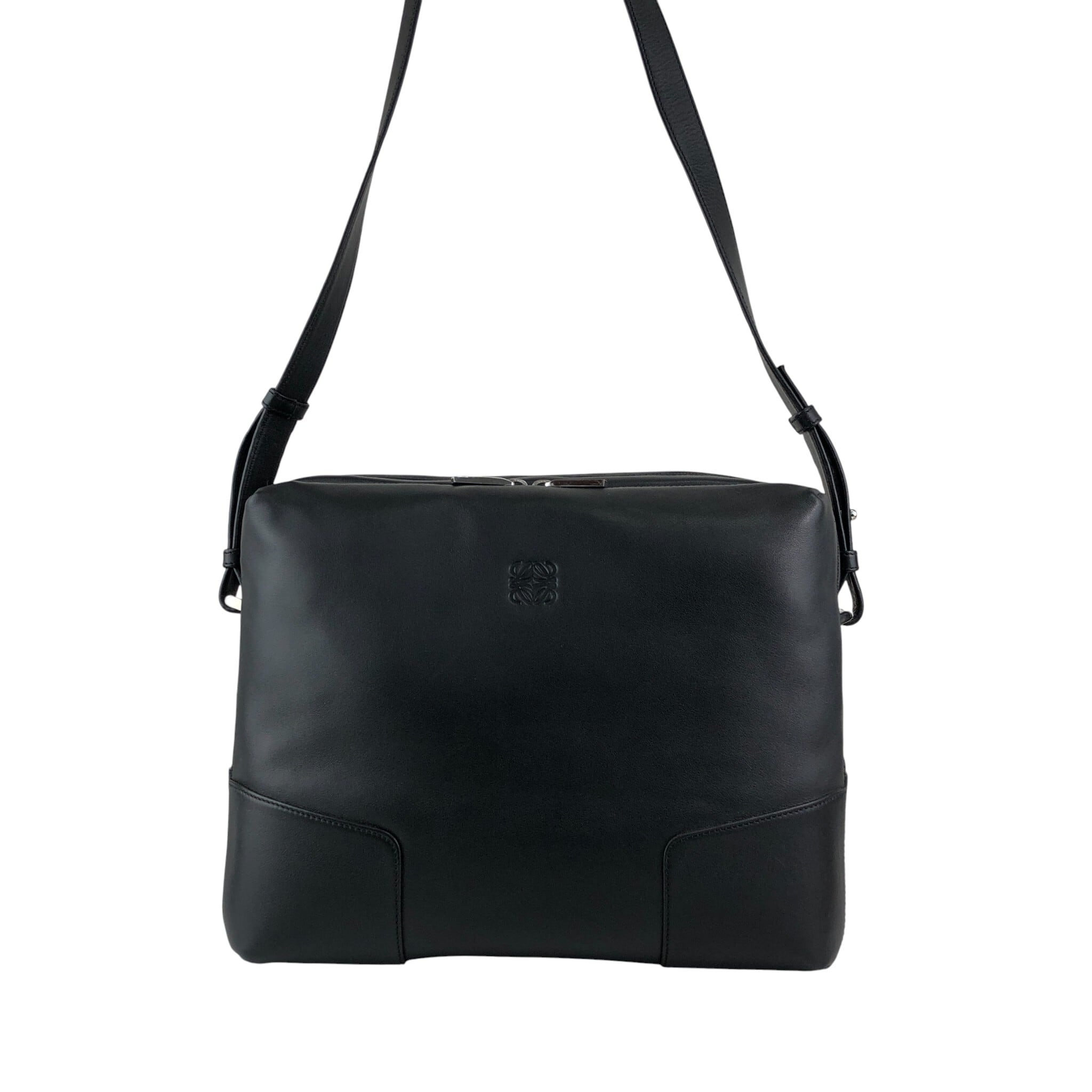 LOEWE ショルダーバッグ　ブラック　レザー　アナグラム　ヴィンテージ LOEWE ロエベ ショルダーバッグ ブラック アナグラム レザー vintage