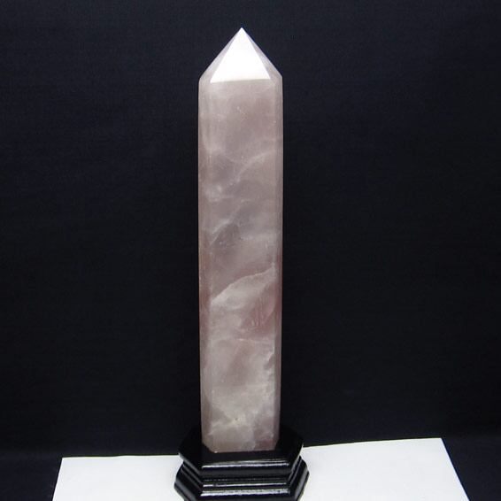 1.3Kg ローズクォーツ ポイント 六角柱 台座付属 一点物 152-2625