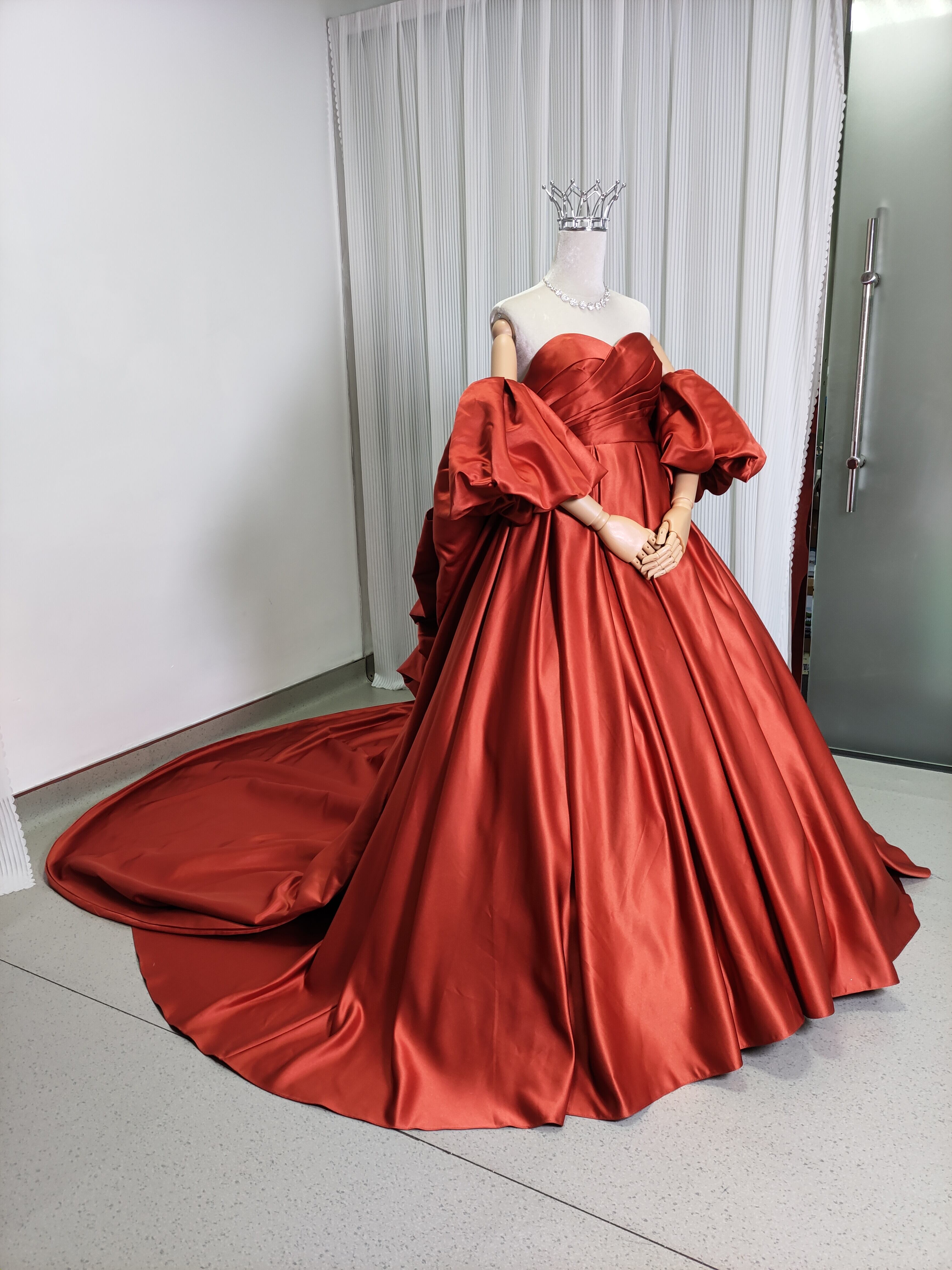 ドレス ファッション 【10%off】花びらピンク フリル付きカラードレス