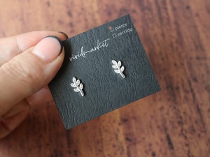 s925 小さなリーフシルバーピアス