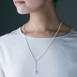 Leonie ネックレス