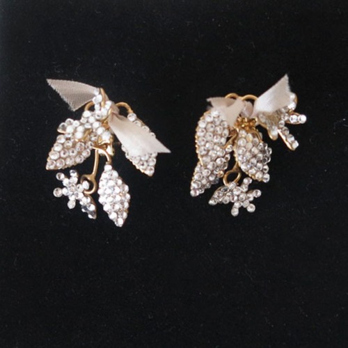 CECILE BOCCARA　ゴールドスワロフスキーリーフデザインピアスFRANCE：CB-20 ¥19,800＋tax