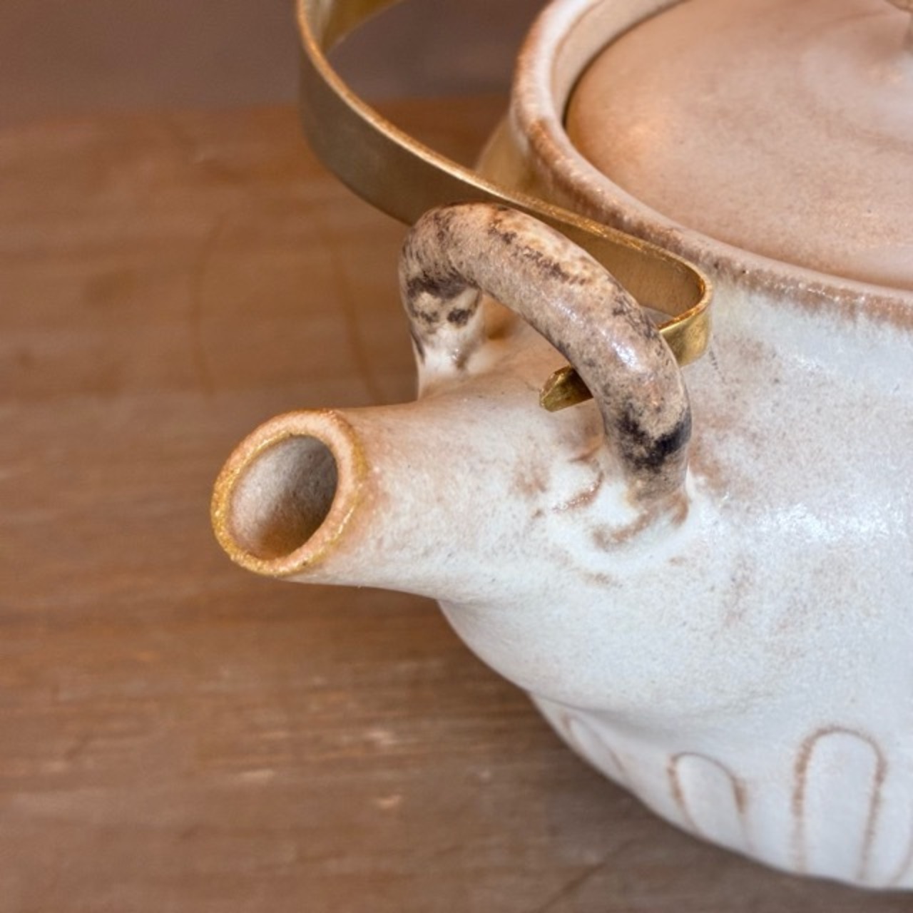 MASHIKO Brass handle teapot　益子焼　真鍮ハンドルティーポット　S　350ml　キナリ　紅茶　緑茶　ハーブティー　電子レンジOK　食洗機OK　ギフト