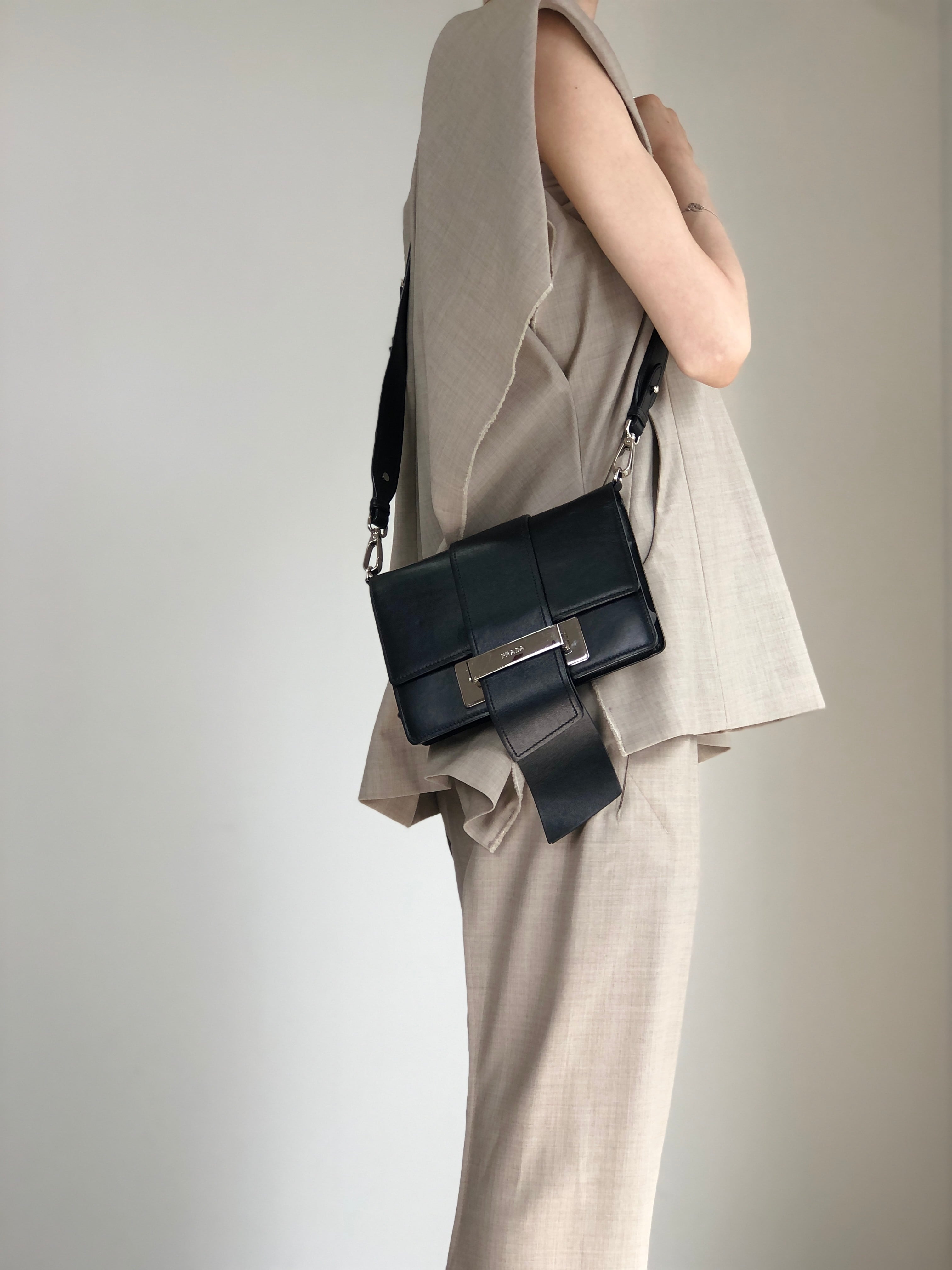 PRADA プラダ ショルダーバッグ ブラック ロゴ レザー リボン vintage ヴィンテージ オールド e3gymr