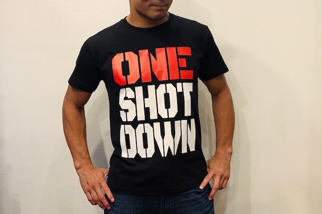 ONESHOTDOWN スクエアロゴ Tシャツ