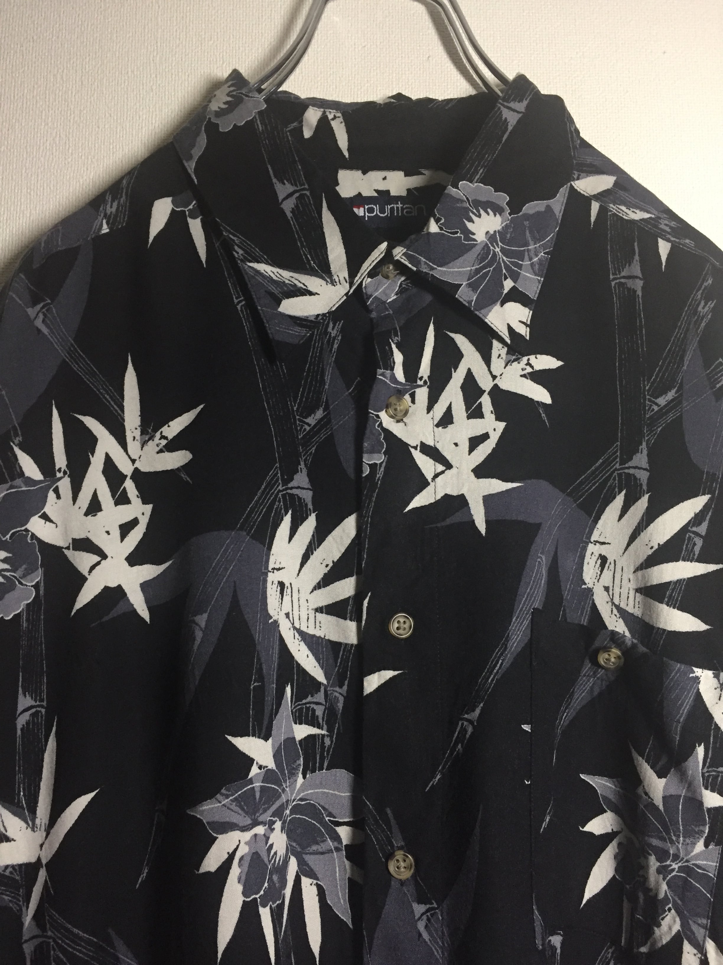 総柄 ブラックアロハシャツ モノトーン ハイビスカス柄 | 古着屋 KafuCa