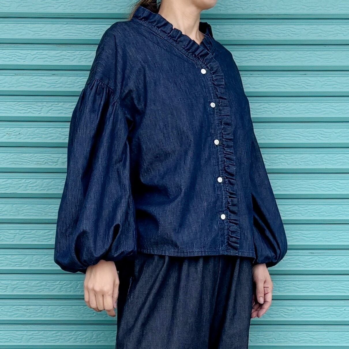 【V-neck frill Volume Sleeve】