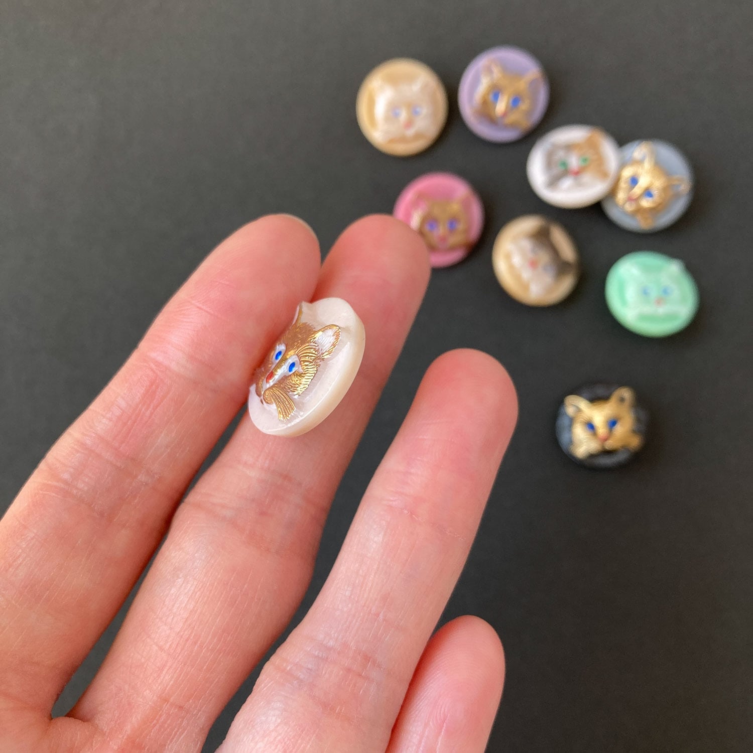新色追加〉チェコガラスボタン-Cat（18mm） | Dua-アクセサリーパーツ