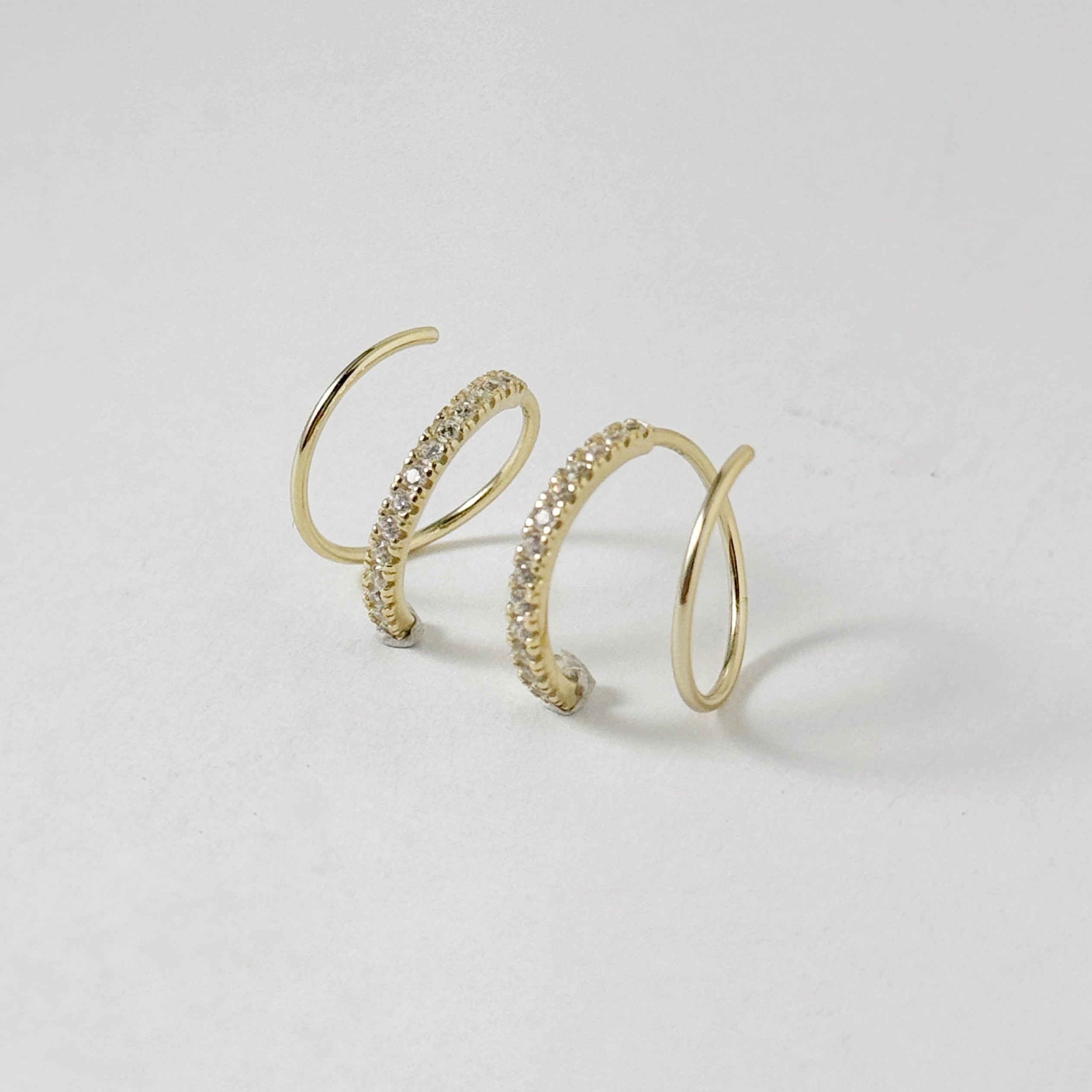 Gold Coating スパイラル ジルコニア フープ ピアス