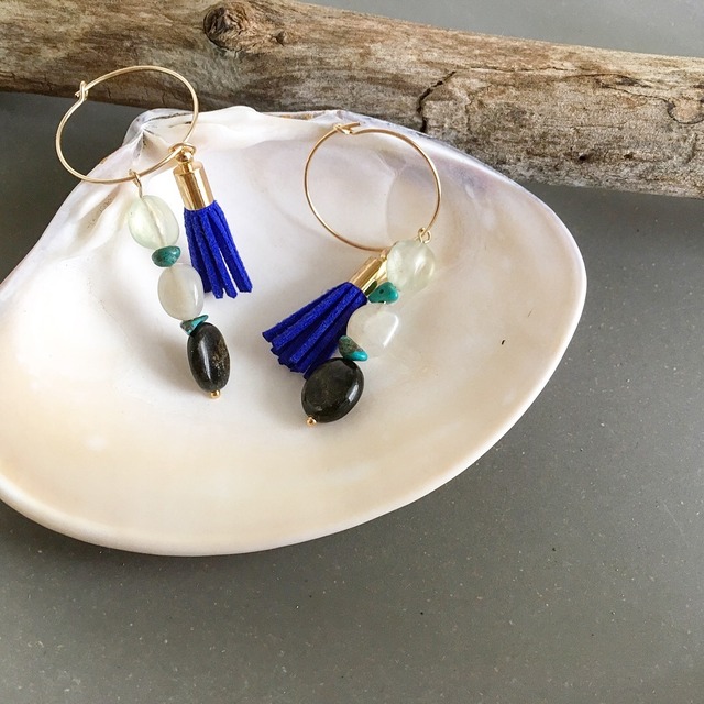 モスコバイトと寒色系天然石のタッセルフープピアス