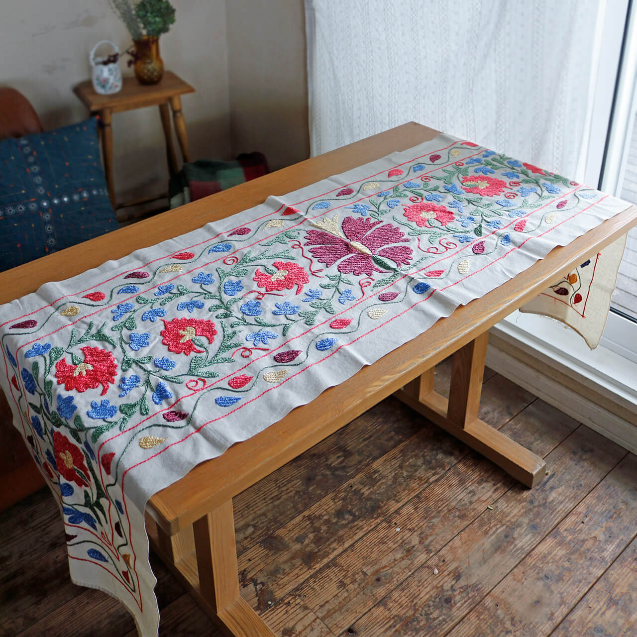 1点もの】スザニ刺繍 タペストリー ピンク ブルー 系 フラワー 花 植物