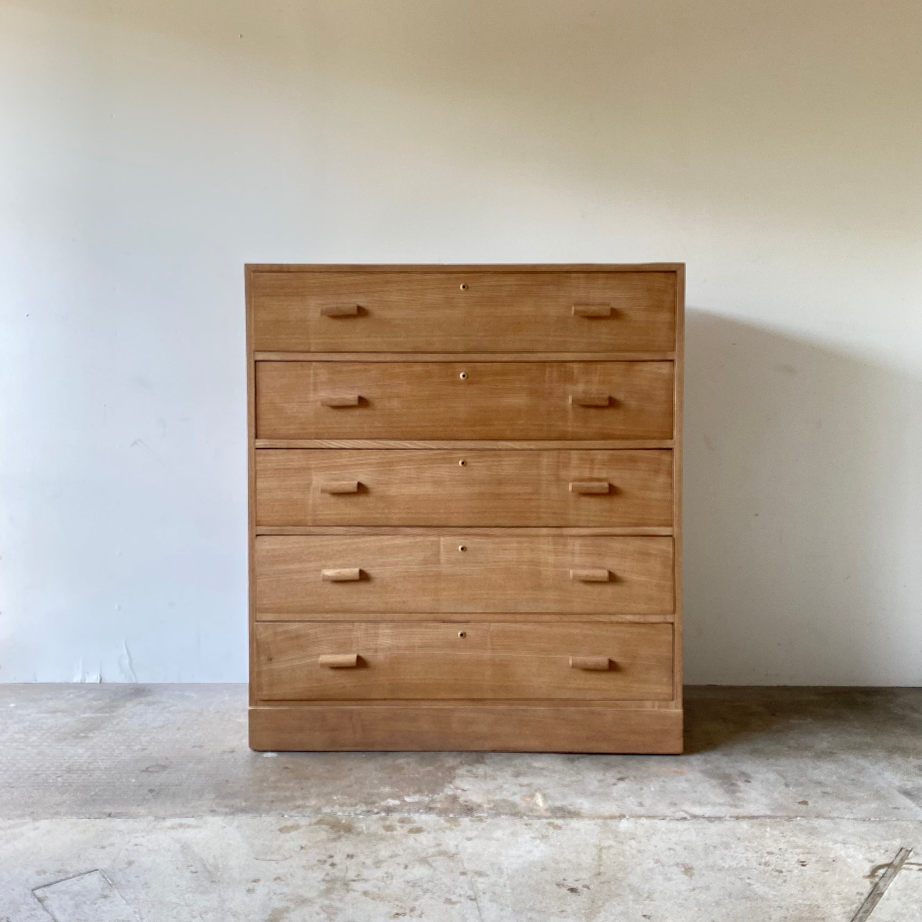 引き出しの収納棚　0859