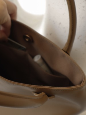 distorted tote