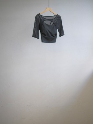 Mesh Cutout Layered Top / BLACK