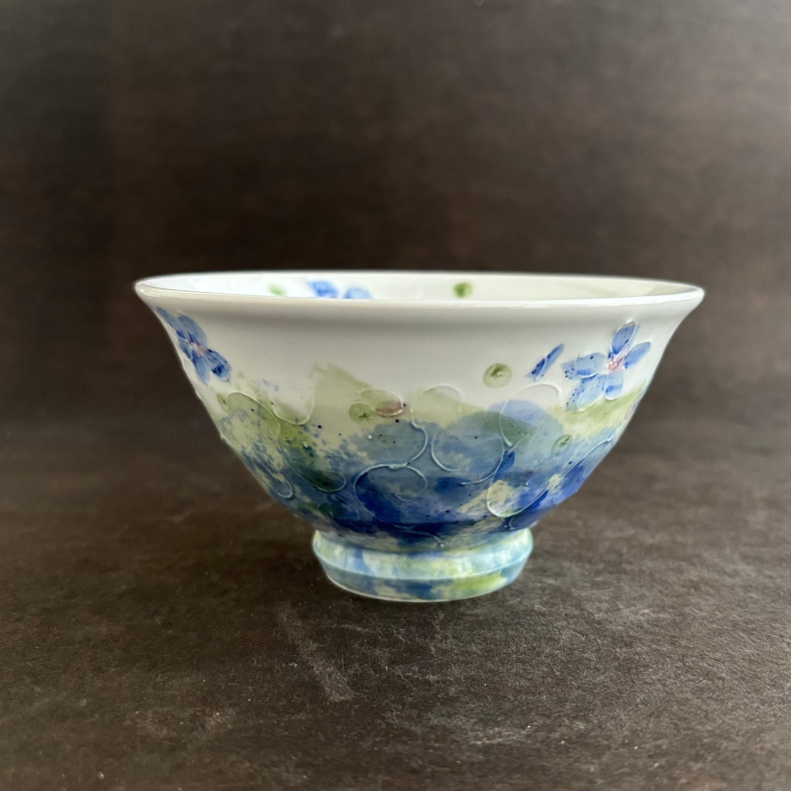 青色斑叩き小花飯碗