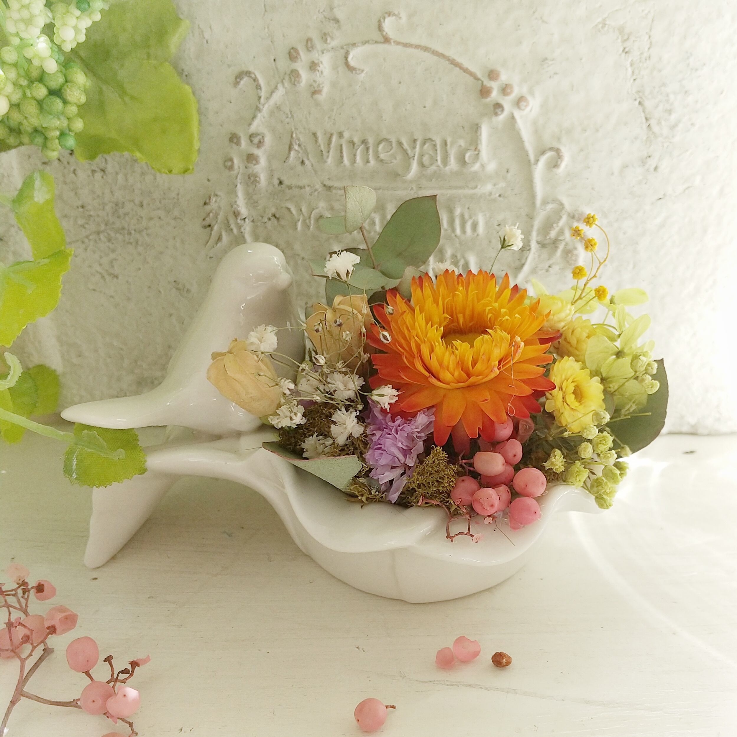 花に寄り添う小鳥さん ドライフラワーアレンジ | Rosie poe