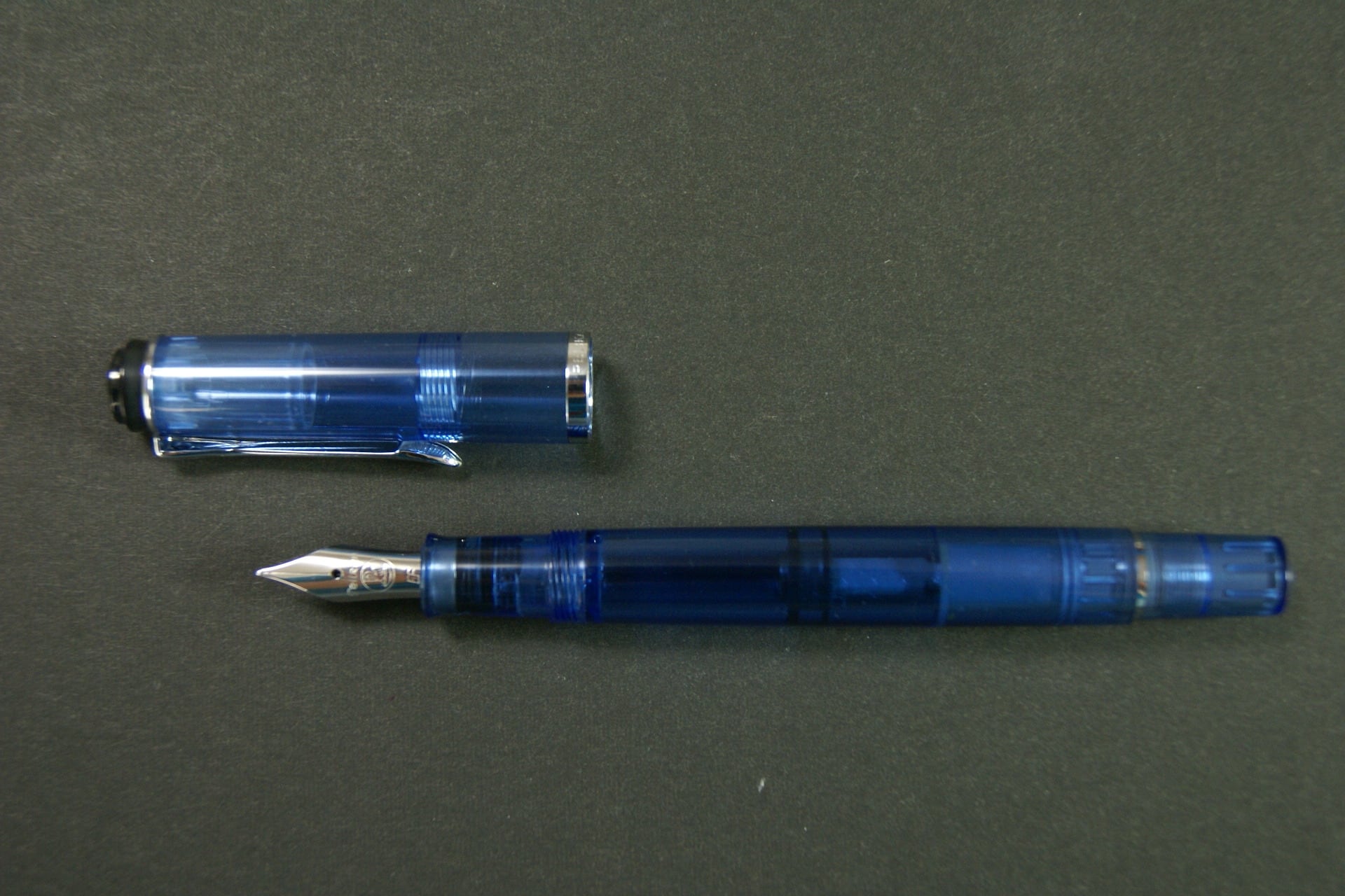 ペリカン 万年筆 PELIKAN M205 DEMONSTRATOR (M) News: Classic M205 Demonstrator Special Edition - The Pelikan's