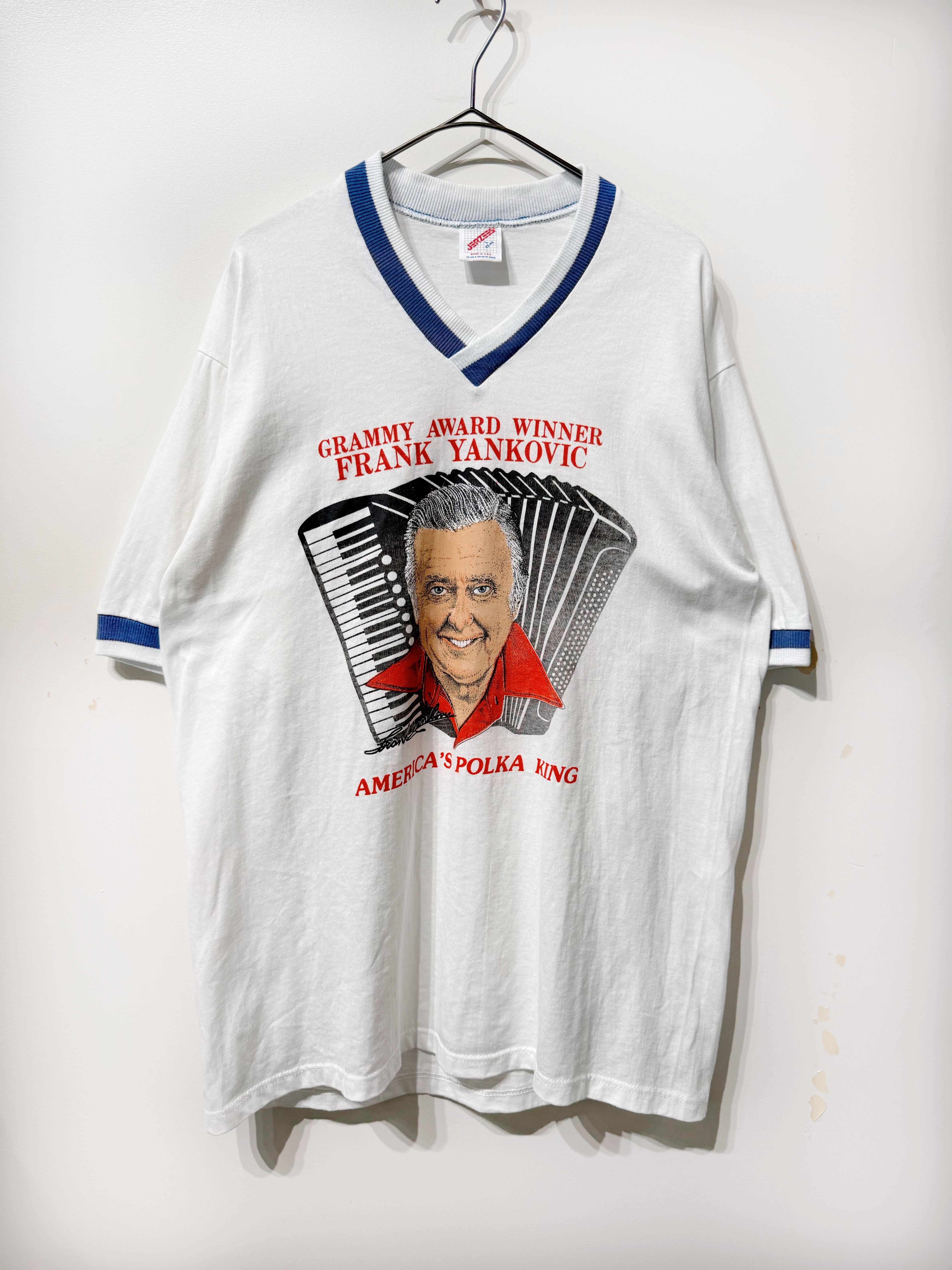 (CS2074)80’s JERZEES trim v neck printed t-shirt