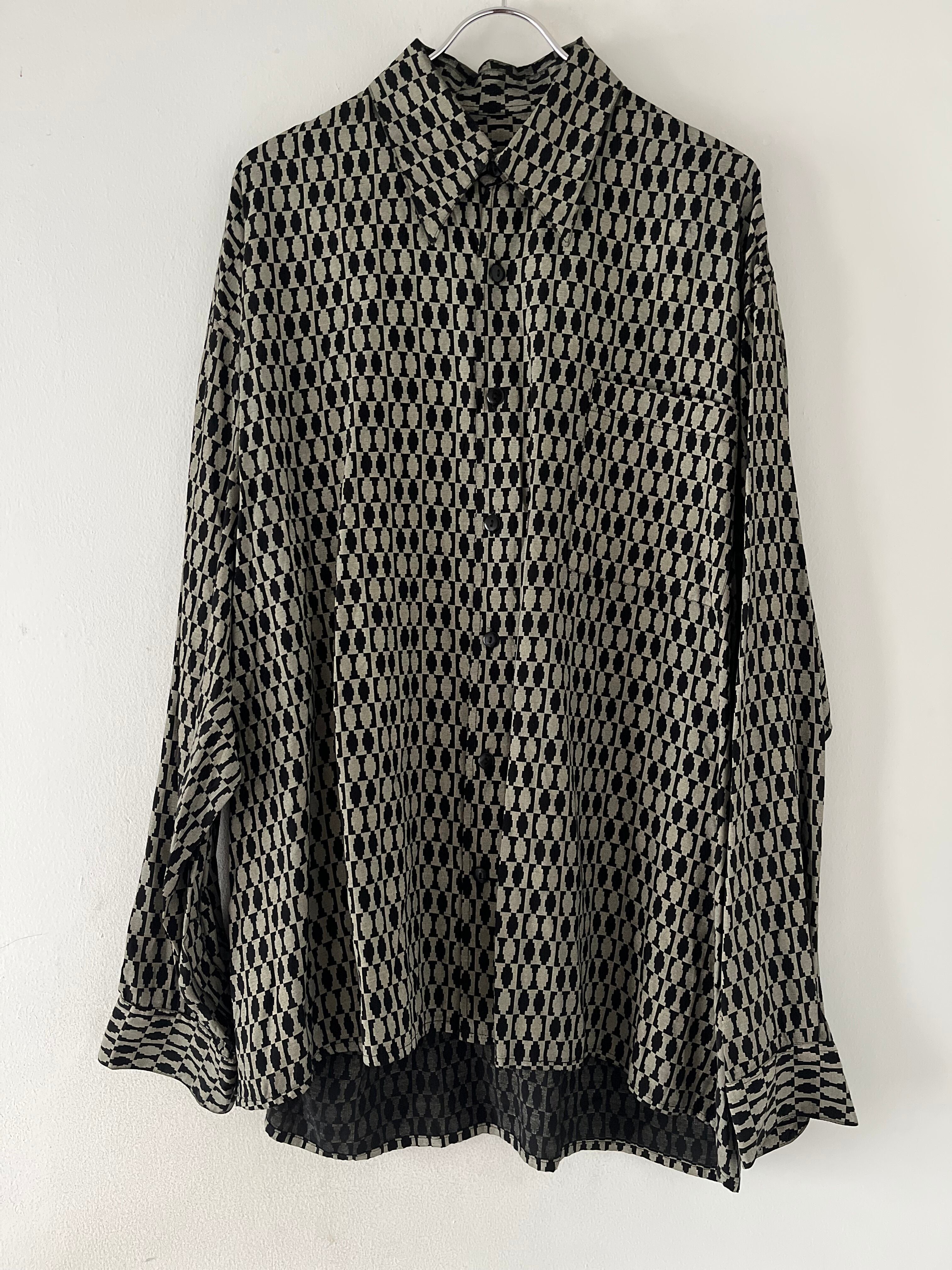 規則正しいシャツ