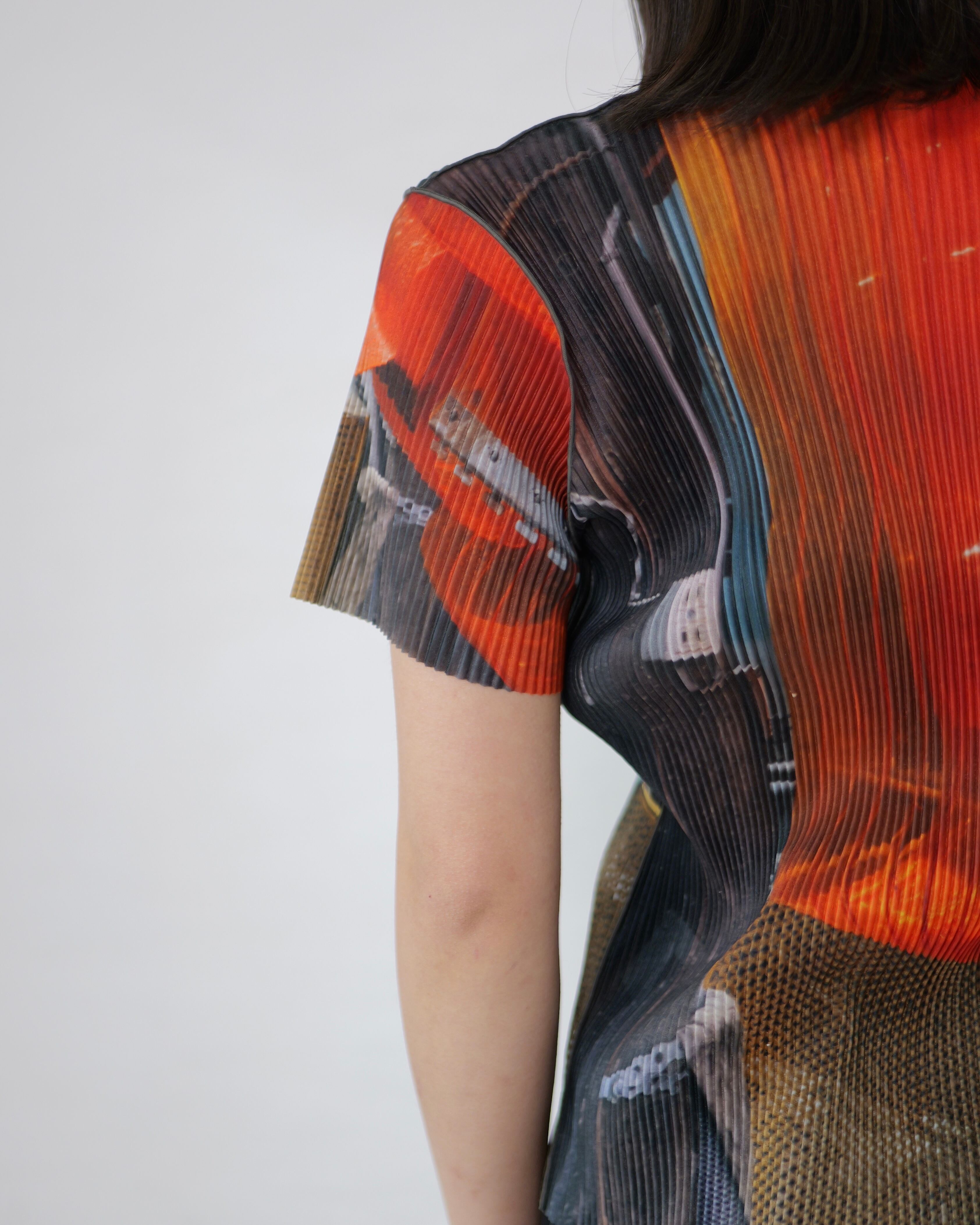 kotohayokozawa - Sheer Graphic Top ：Orange Wave｜工場風景