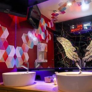 Neon Fukuoka 箱貸しブッキング 月ー木 10:00〜24:00■ 12時間	132,000円(税込)