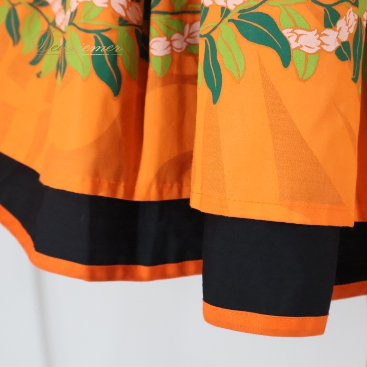 フラダンス 衣装 パウスカート オレンジ系 ブラック系 アロハスタンダード 日本製 ダブル リバーシブル スカート 華やか 鮮やか ALOHA STANDARDS シンプル 大人っぽい グリーン系 イエロー系 ホワイト系 緑 黄緑 黄 白 おしゃれ 楽しい フェスティバル イベント 柄 デザイン 女性用 カジュアル シンプル