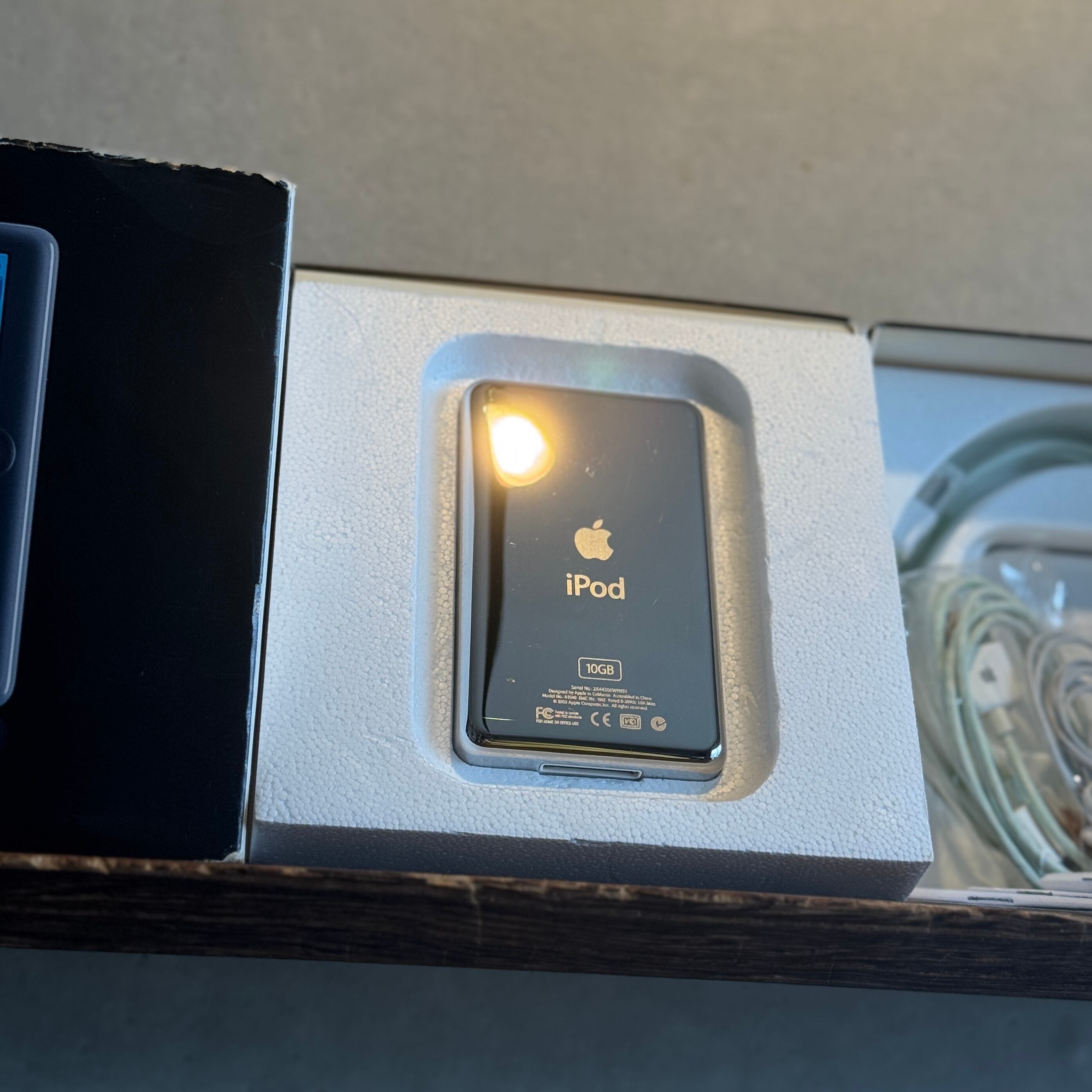 【完動美品】Apple 3世代 iPod 10GB 箱付 新品バッテリー交換済み Apple 第3世代 iPod 10GB A1040｜箱付き | 新品バッテリー交換済み