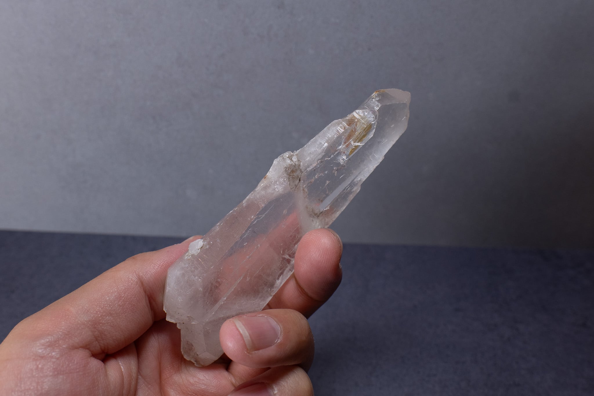 M1724☆水晶クラスター1.0Kg☆乙女鉱山産☆天然石　原石 N50413-C M1724☆水晶クラスター1.0Kg☆乙女鉱山産☆天然石 原石 N50413-C 楽天