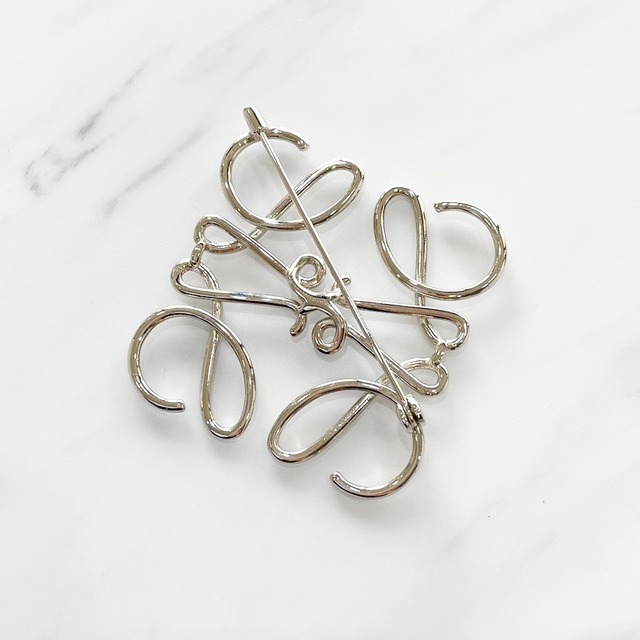 LOEWE ロエベ アナグラム ブローチ メタル