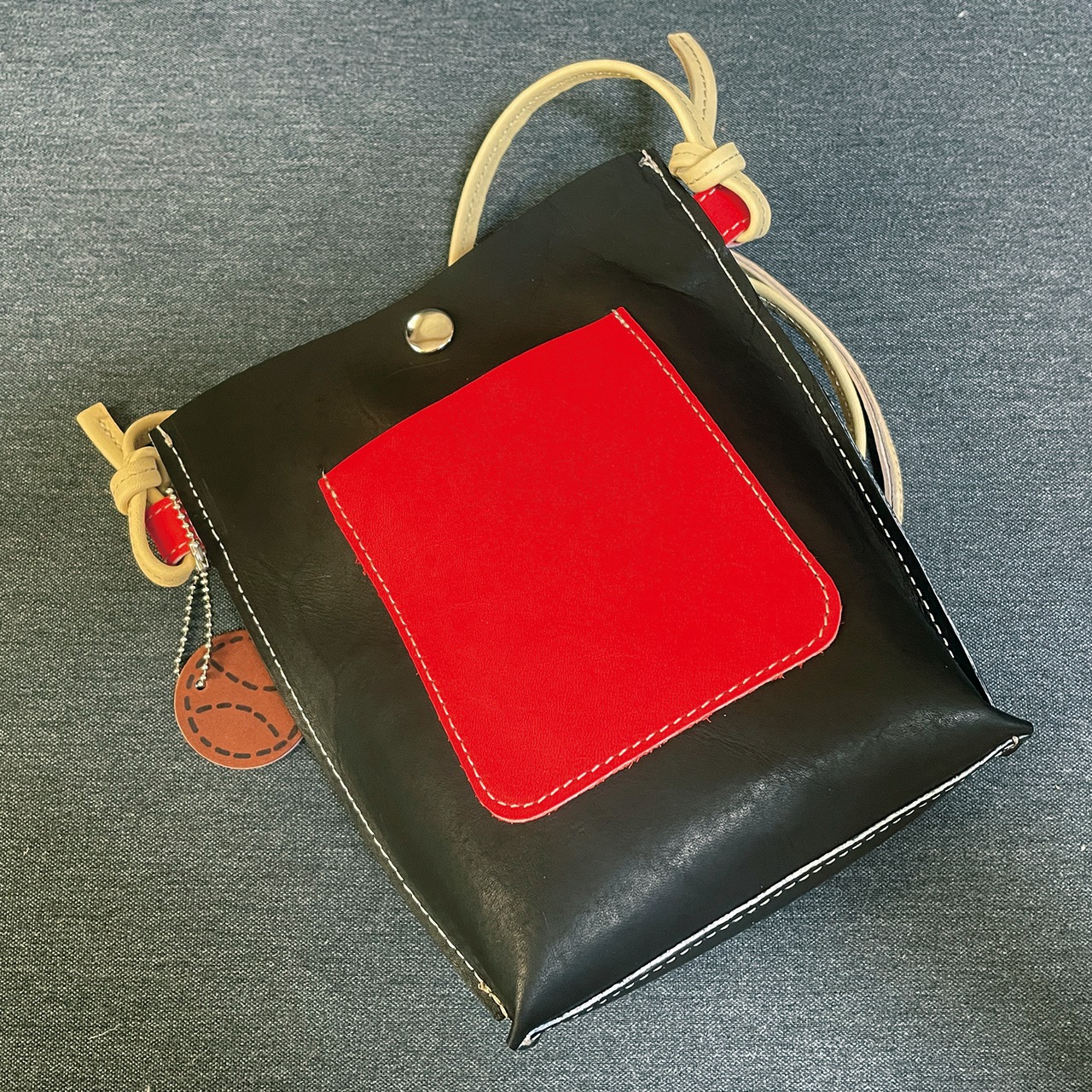 グローブレザー ポシェット 小物 ショルダー ブラック×レッド 【国産牛革】