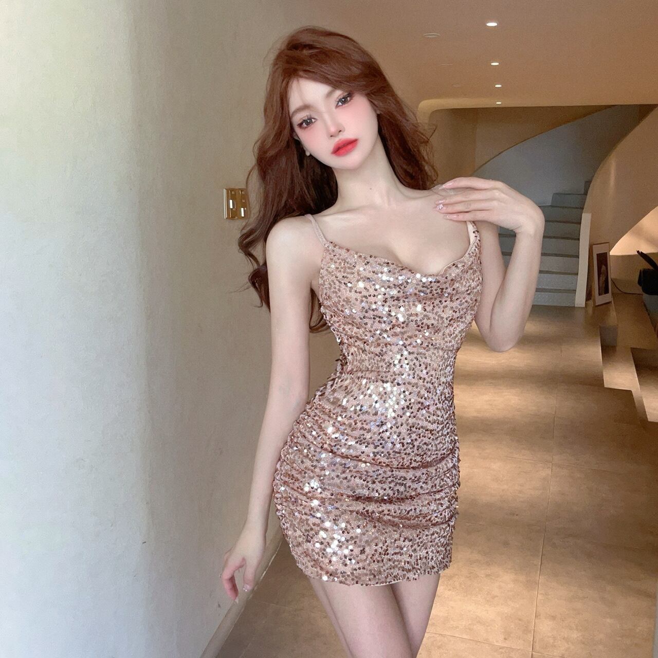 【新作】【送料無料】 2024 夏日本と韓国の女性のセクシーなローカットスパンコールヒップカバークロスバックレスボトミングサスペンダードレス 7855 0185585922914