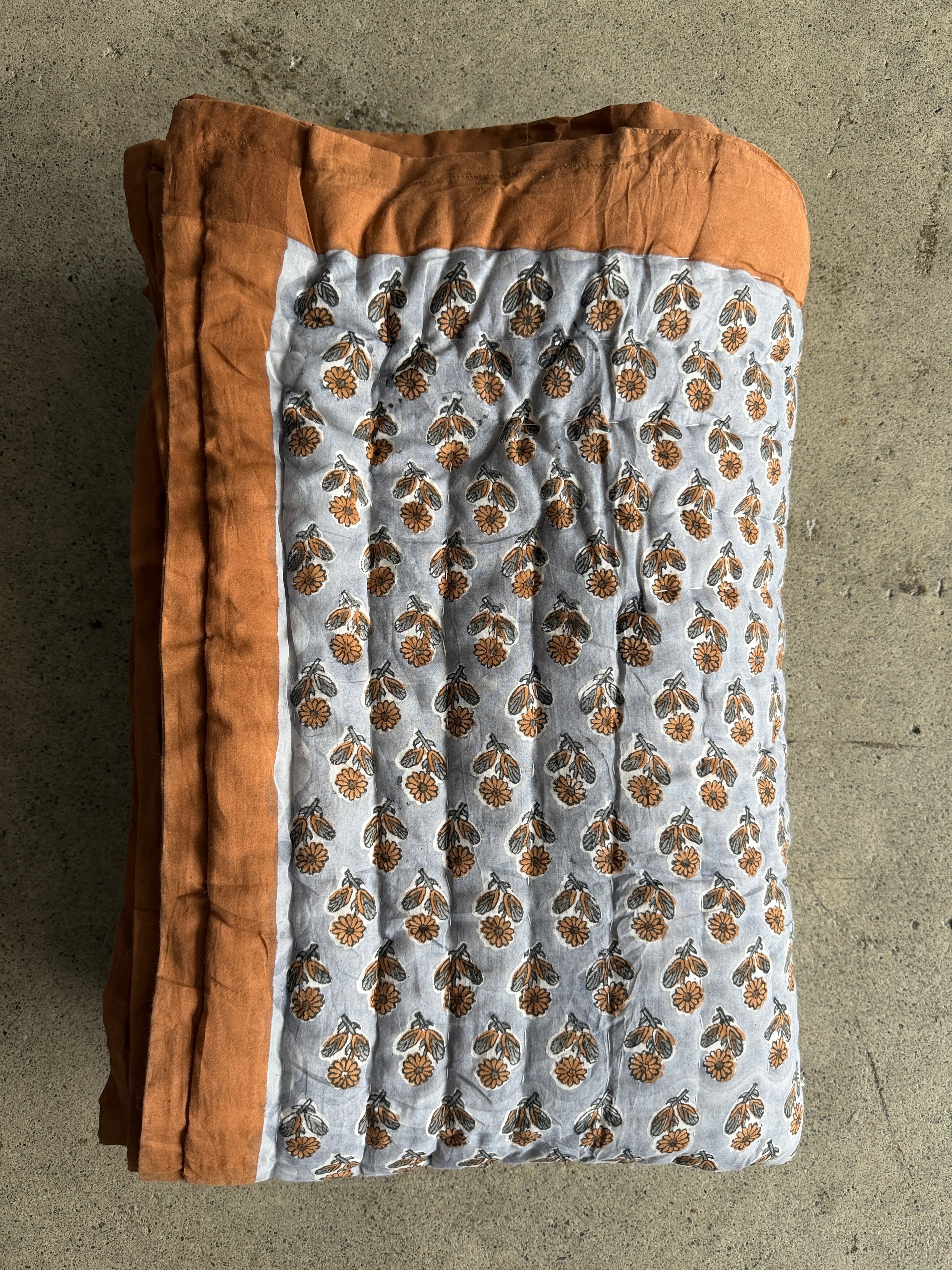 Antiques&Crafts880