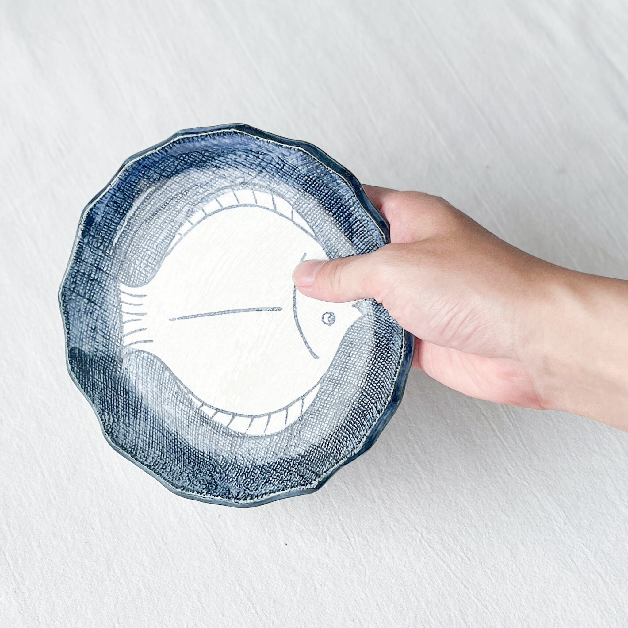 ヒラメ 中皿【15.5cm】 | Kamani | 多治見で営む 美濃焼器のWebショップ