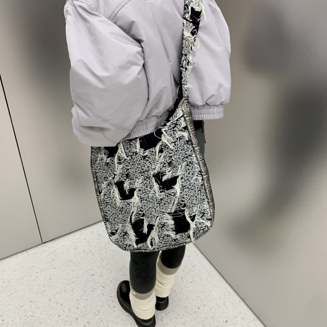 merakおしゃれなタッセル切り替えショルダーバッグ