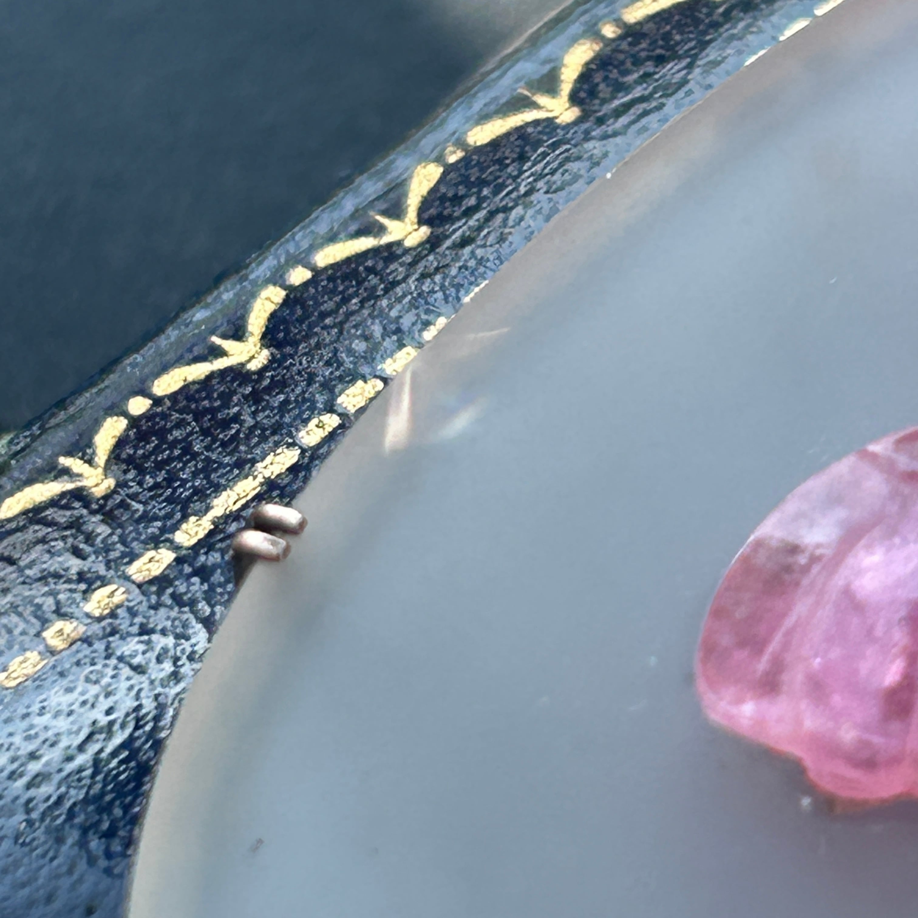 アンティーク　フロスト水晶に蝶の帯留め　難あり現状