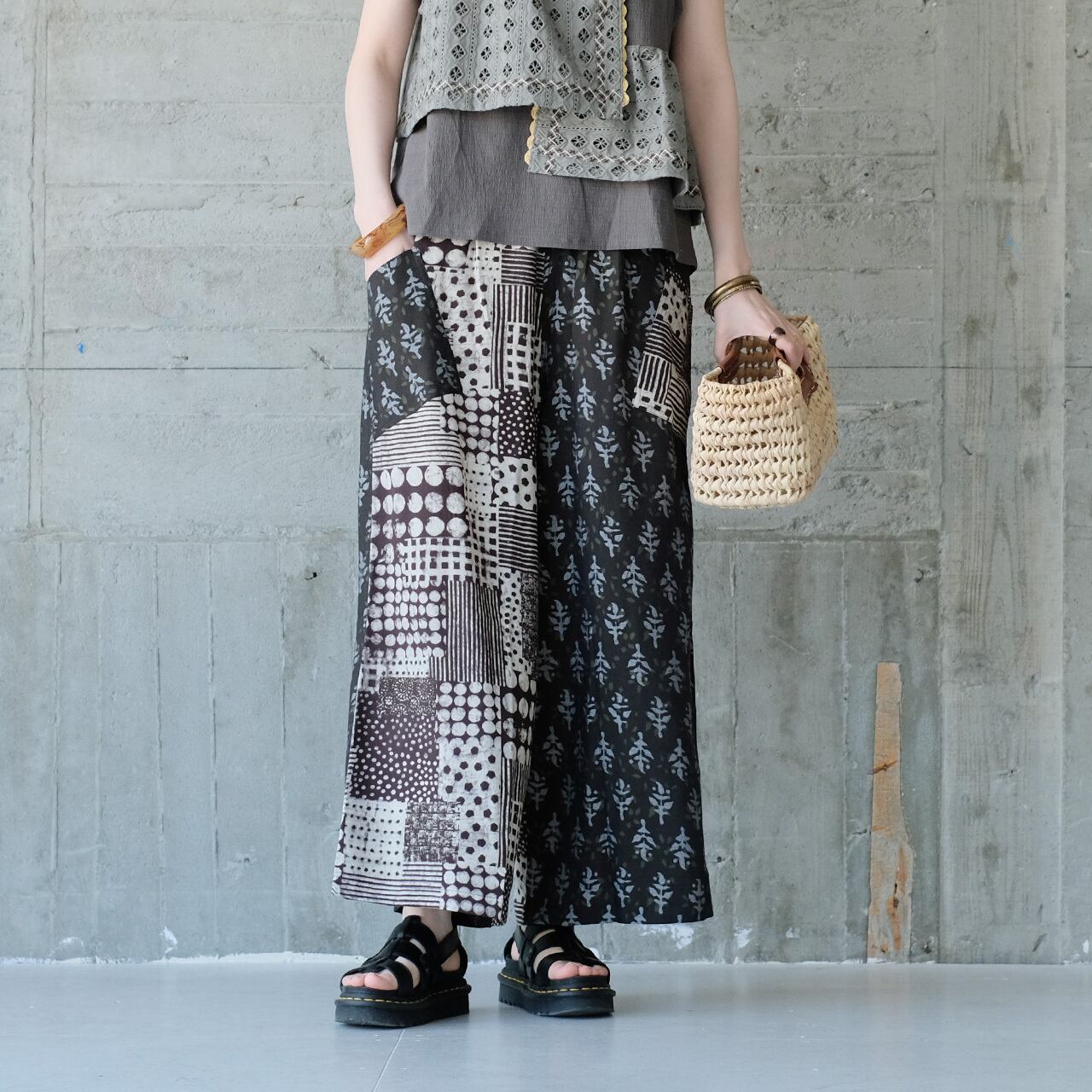 夏に涼しいワイドフレア◎左右で柄が違うクレイジーパターンパンツ(22s-22)ロング丈 ブラック