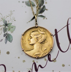 Art-Nouveau Gold Medal Pendant 　 アール・ヌーヴォー　ゴールドメダル　ペンダント