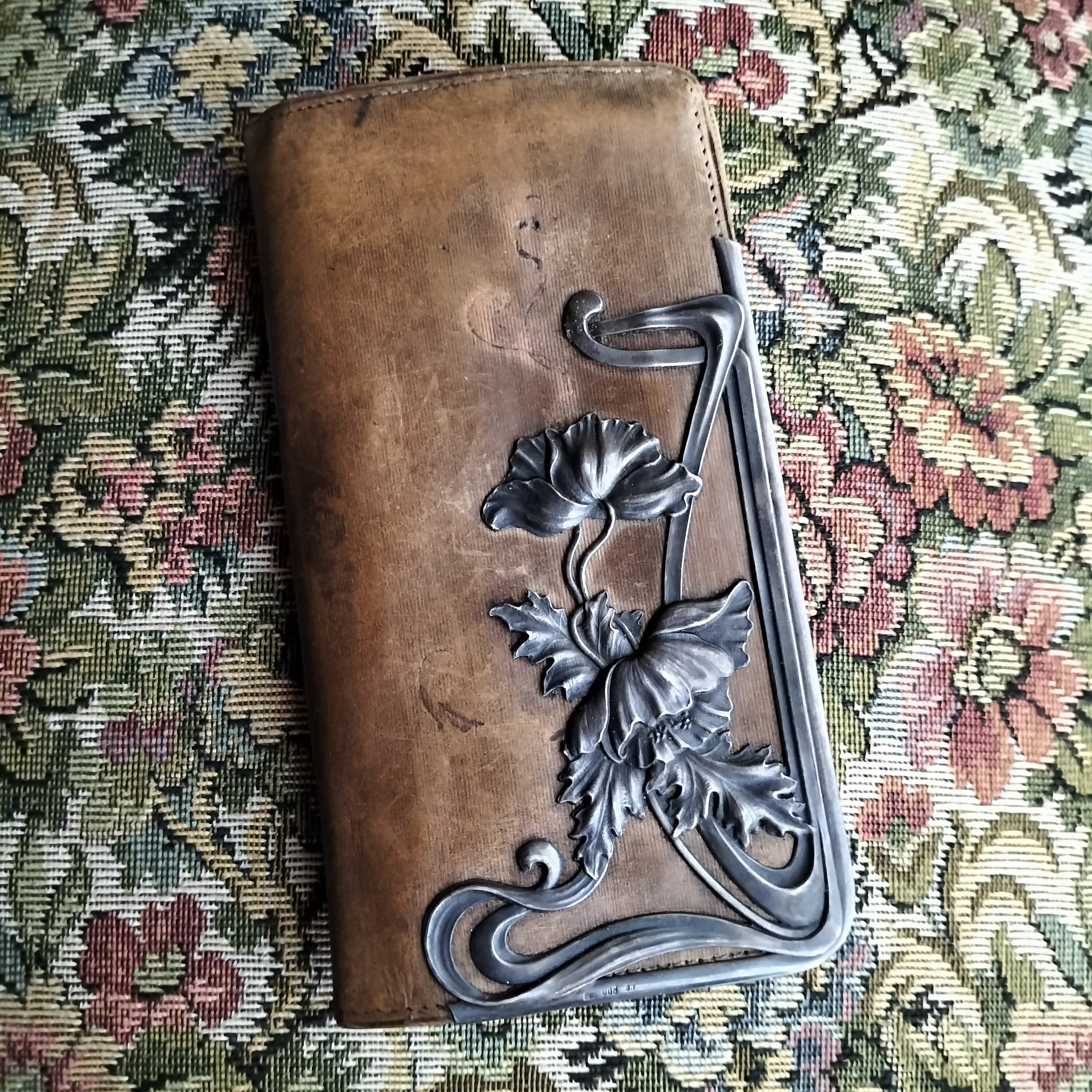 Antique Art Nouveau Leather Wallet | Antico