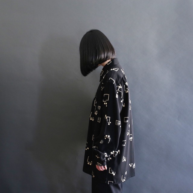 black base square art pattern l/s mode shirt