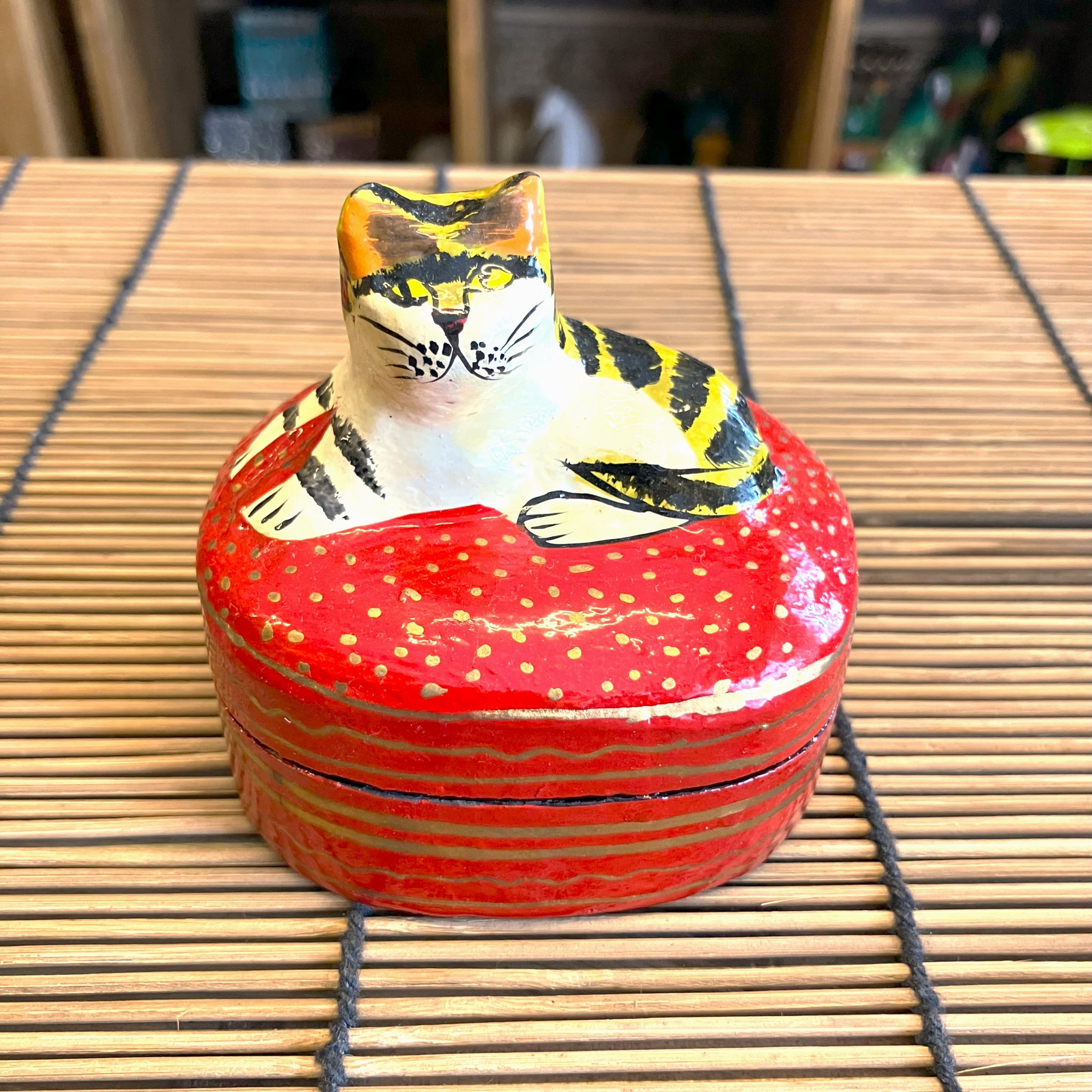 ネコ 猫 置物 小物入れ BOX お座りネコ ハチワレ 白黒 ペーパー