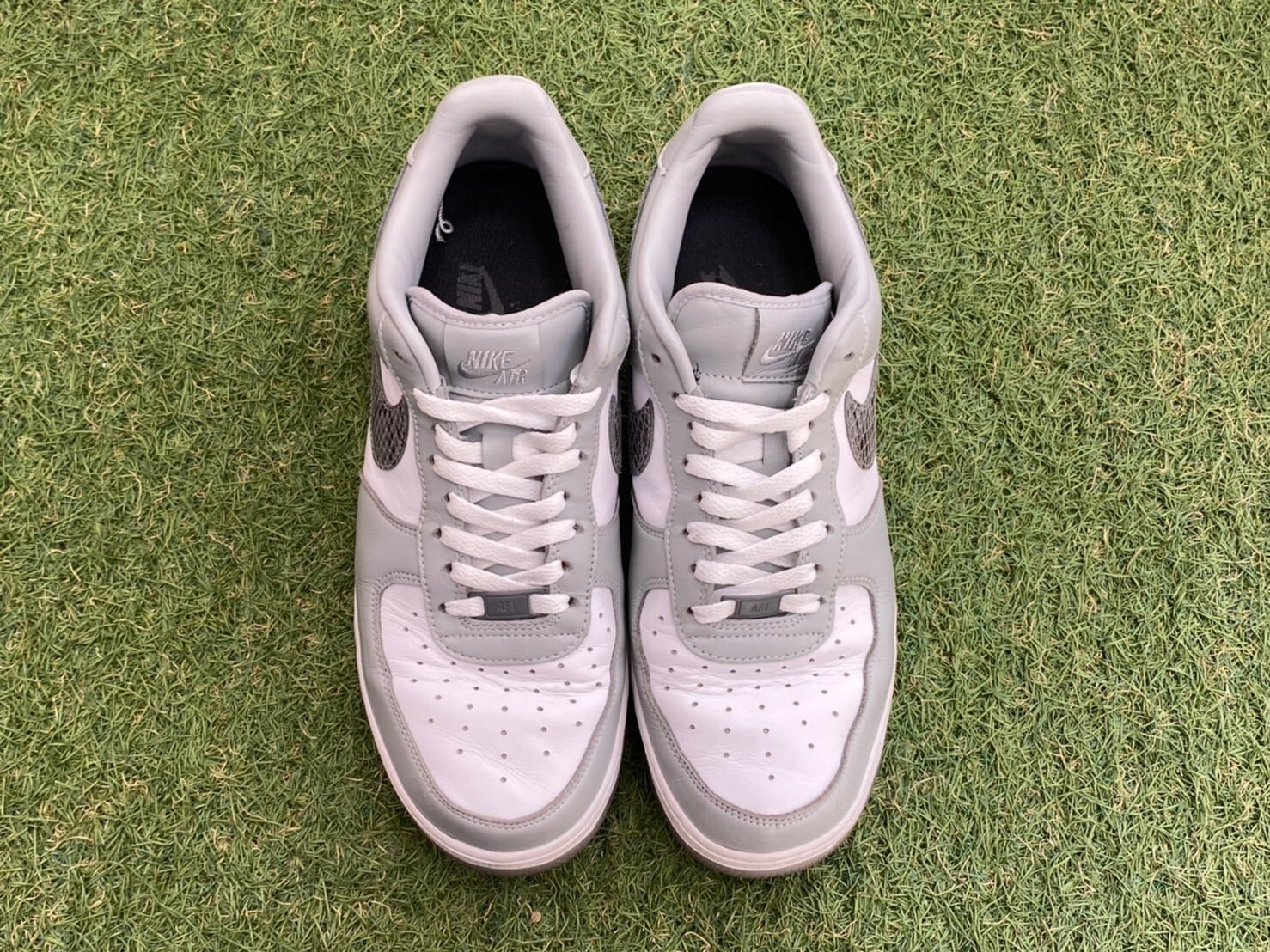 NIKE BY YOU × UNLOCKED AIR FORCE 1 LOW WHITE/GREY SWOOSH SNAKE