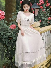 【0016】White Lace Flower Embroidery Short Sleeve Dress