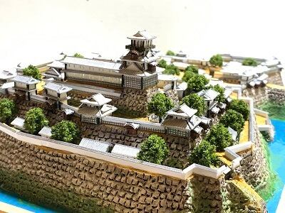 プラモデル✨神社✨寺✨お城✨ミニチュア✨ジオラマ✨３０㎝×２４㎝✨製作受付中❗ ☆完成品 京都御所 ケース付き ミニ24サイズ 日本の寺 世界遺産 神社