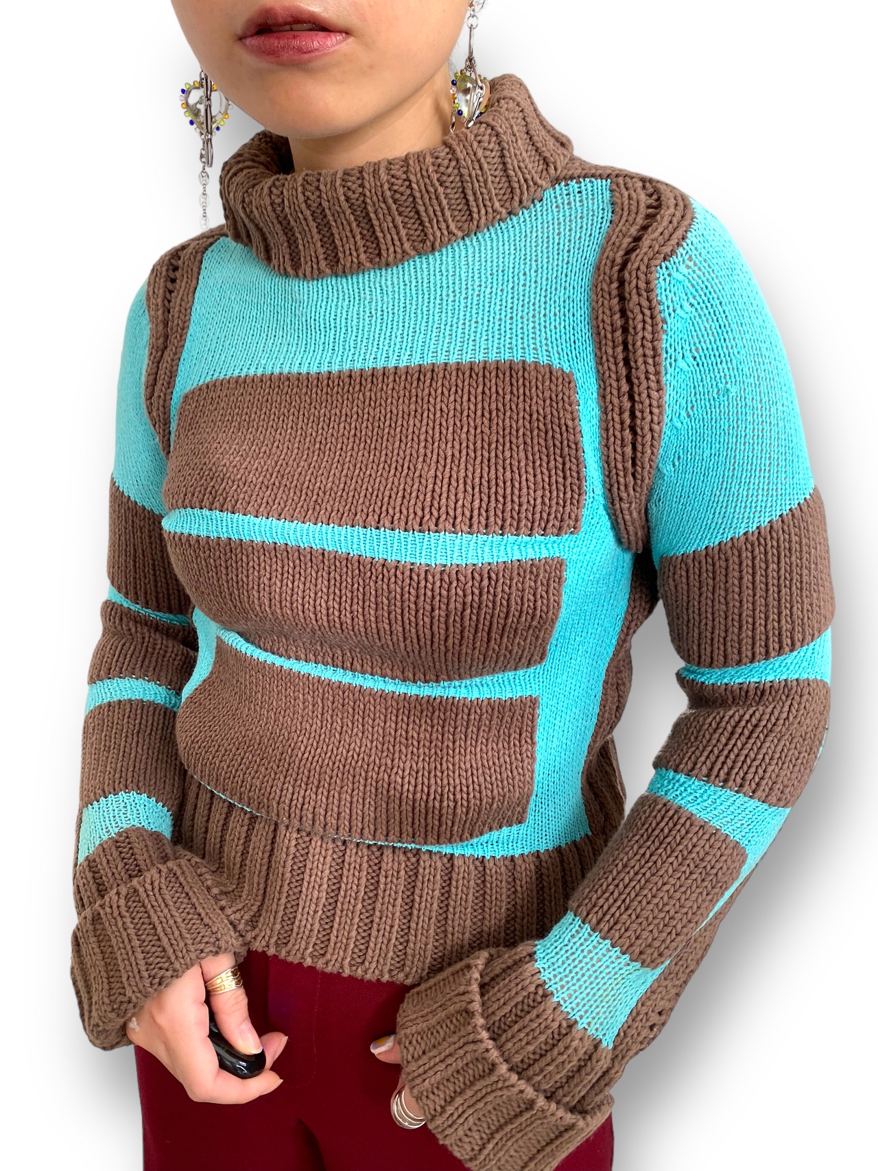 Design turtleneck knit top