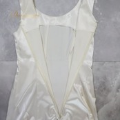 フラダンス 衣装 ワンピース ドレス ブルーヘブンカンパニー ホワイト系 BLUE HEAVEN COMPANY ノースリーブ ワンカラー フレア シンプル 光沢感 無地 かわいい 華やか 明るい 上品 高級感 綺麗 白 ハワイアン アロハ フラ ダンス