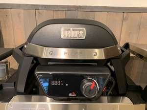 Weber Pulse 1000 electric grill