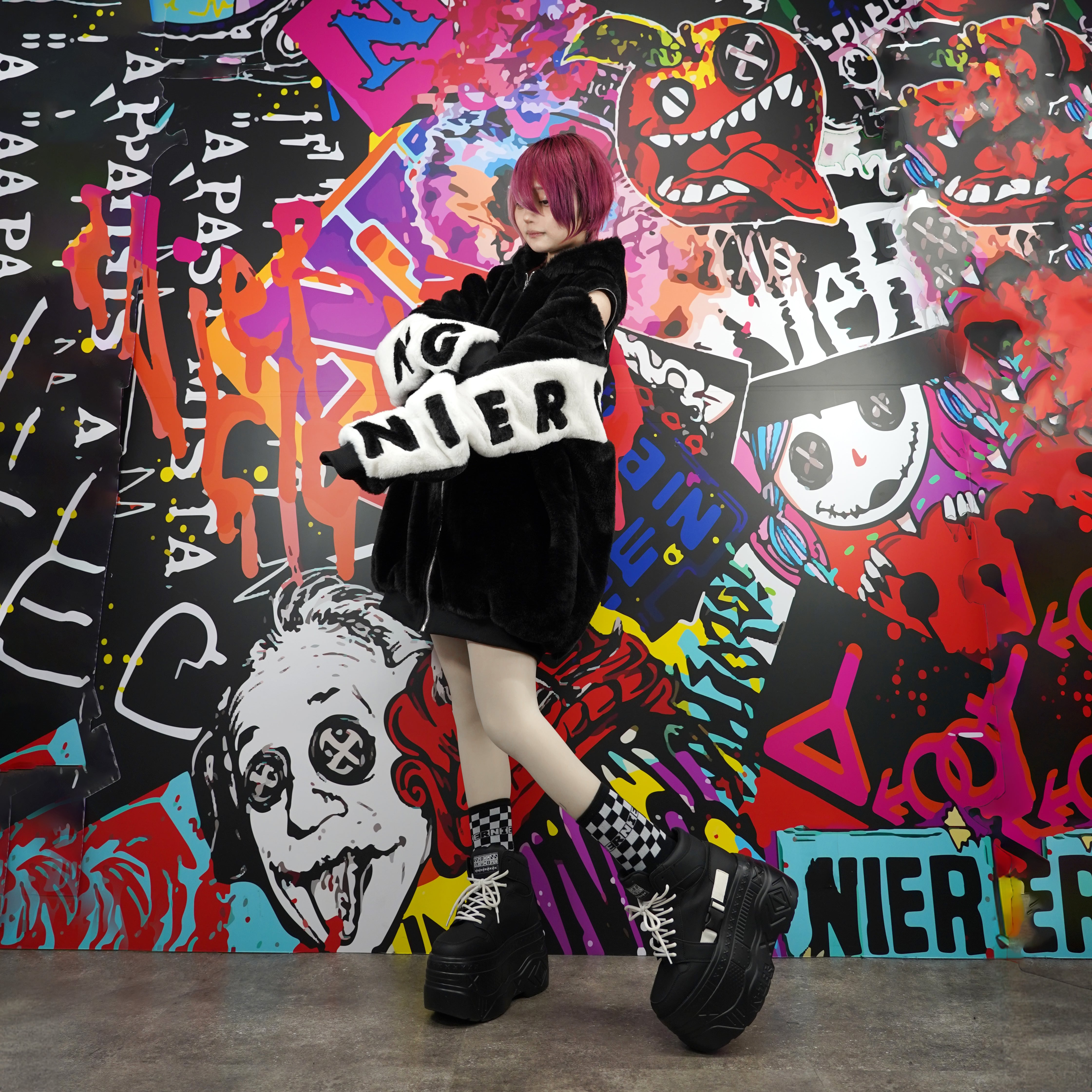 ブラックホワイト モコモコ様 ホワイトタイガーとブラックタイガー デスクトップから見守るひっかけ