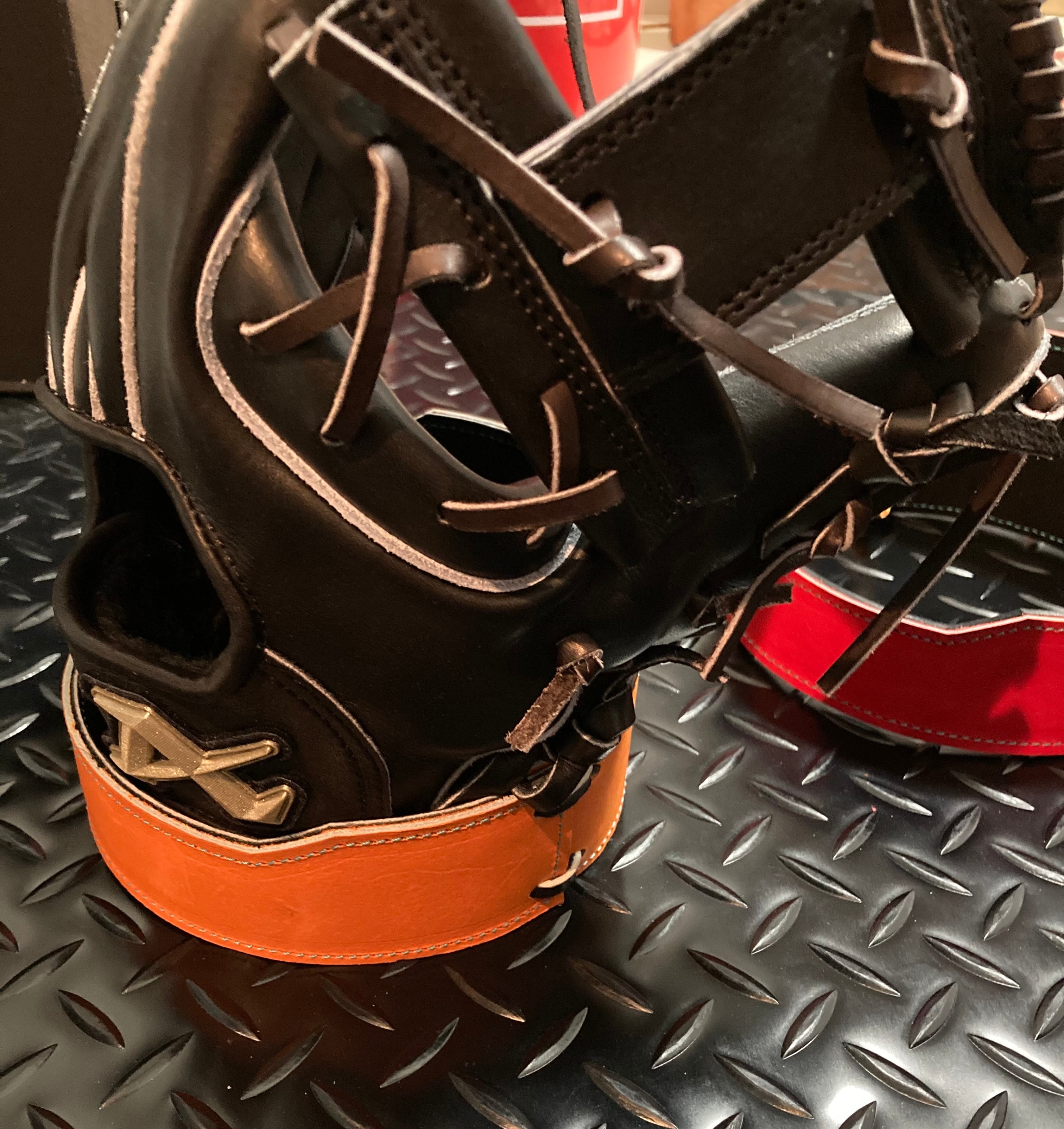 野球グラブ グローブ スタンド ディスプレイなどに本革使用 | Ryuuus